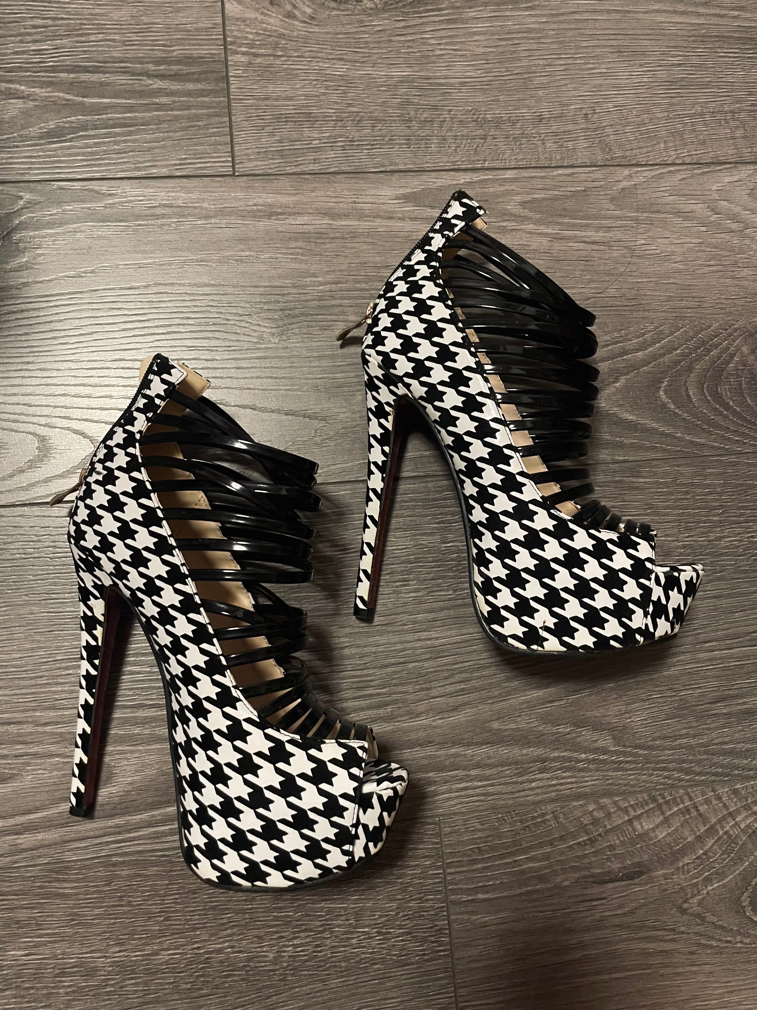 Дамски обувки с ток Christian Louboutin