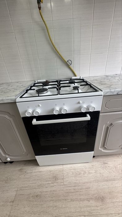 Продам газ плиту т.м. Bosch