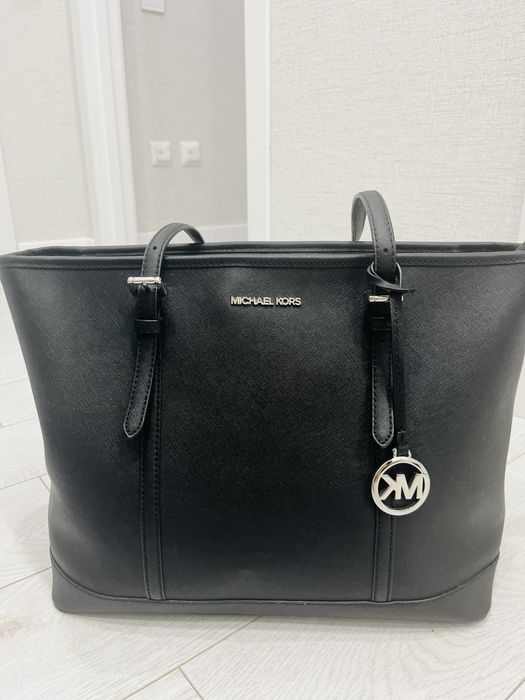 Продам сумку Michael Kors