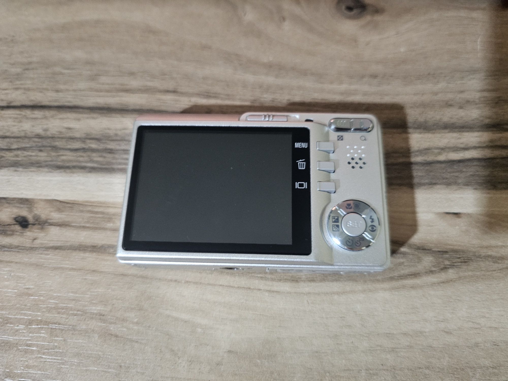 Traveler Super Slim XS80 – Чисто нова батерия и оригинал. 1GB SD карта