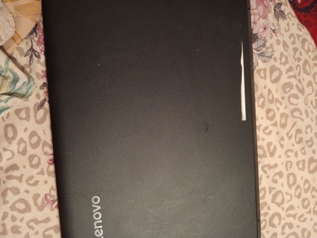 Vând laptop LENOVO V110 80TL