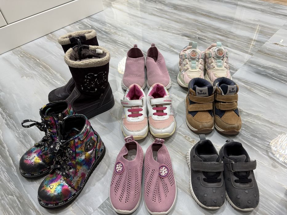 Продам детскую обувь на мальчика и девочку