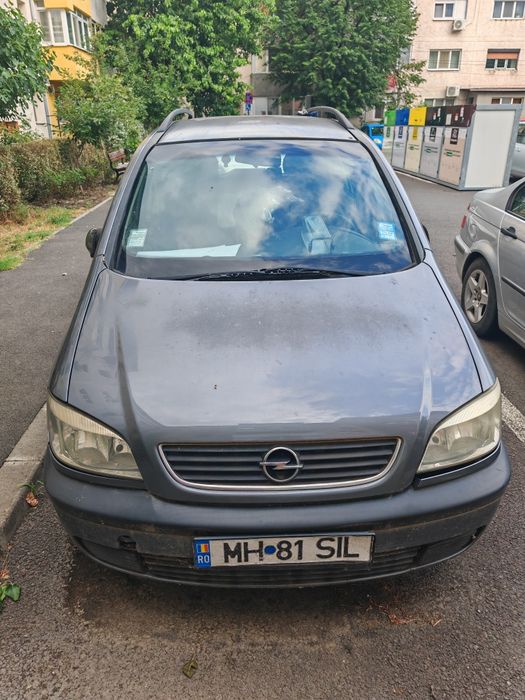 Vând Opel zafira