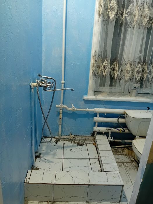 Продаётся малосемейка 9  микрорайон цена 13000$