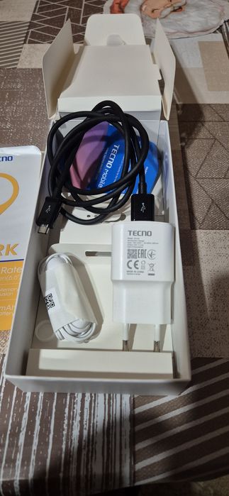 Продавам телефон  TECNO.
