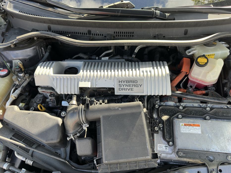 Toyota Auris 1.8 hybrid 136 кс 2014г На Части!
