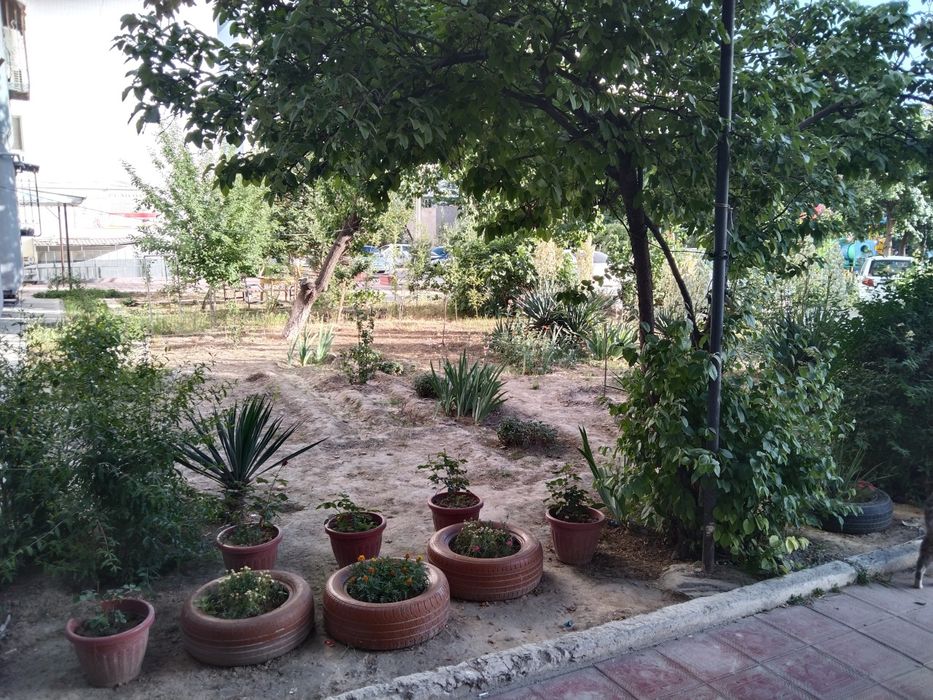 Sergeli stroitel metro 12 bekat yaqinida 4 xonali kvartira sotiladi