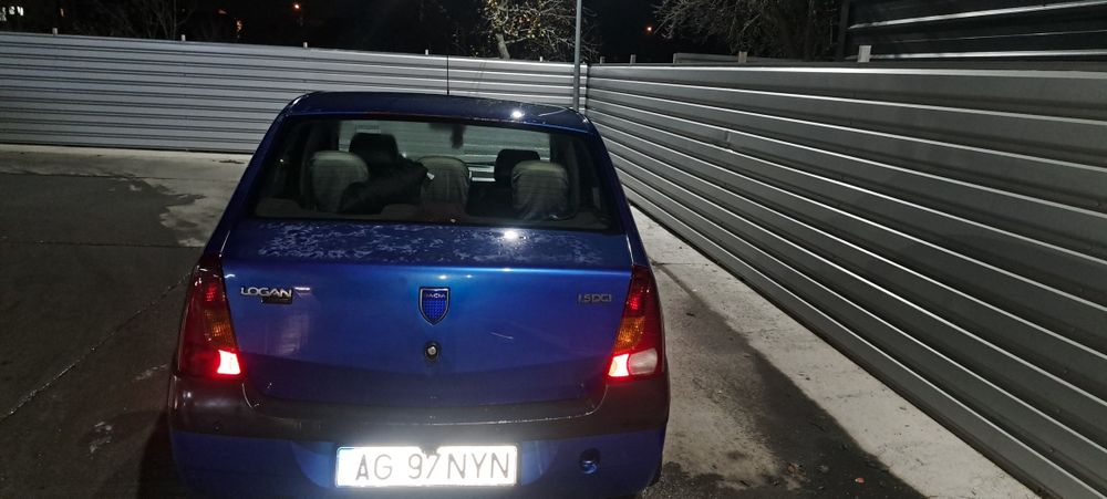 Vând Dacia Logan