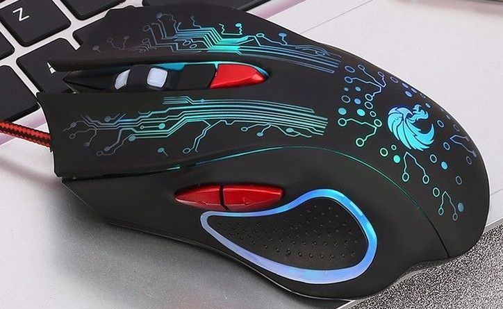 Mouse 5500DPI, cu fir, 7 colori care se schimba. Gameri profesionisti