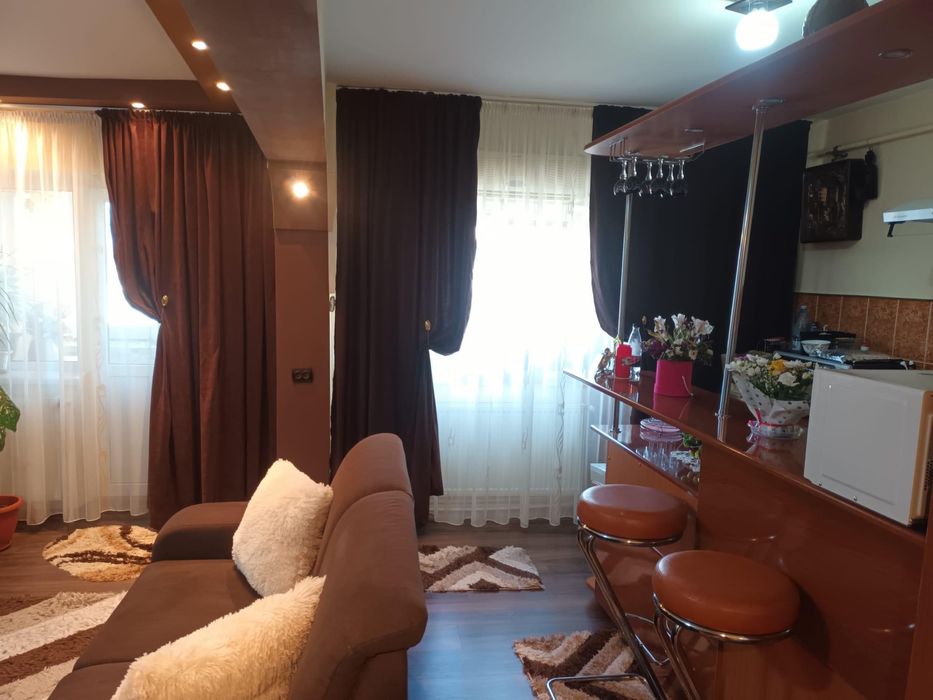 Focsani Apartament 3 camere de vanzare  Central