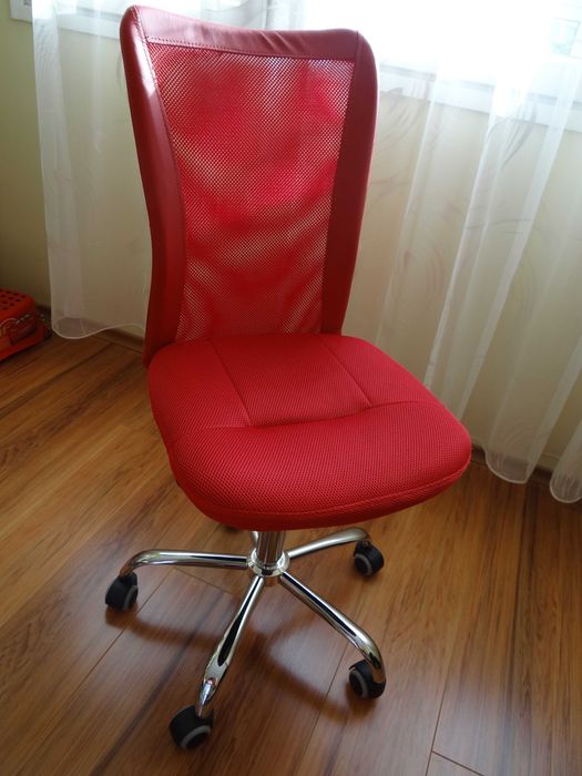 Офис стол червен. Без забележки!