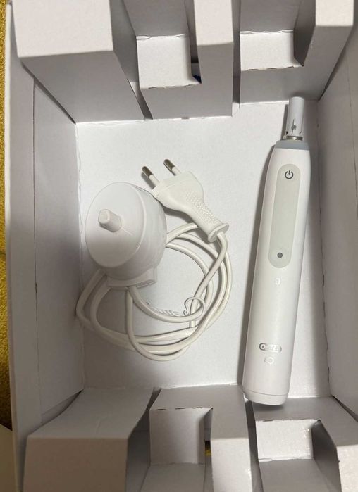 Periuta de dinti electrica Oral-B iO4,  ALB, Autonomie 192 h