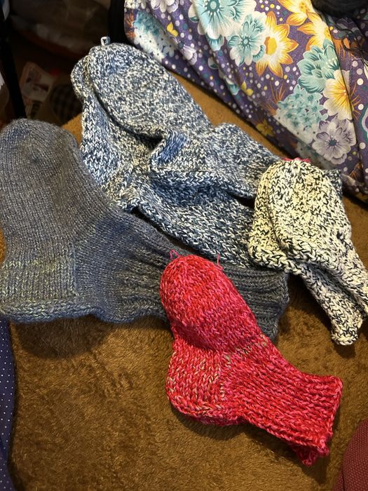 Носки ручной вязки разные