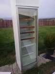 Vand vitrina figorifica.