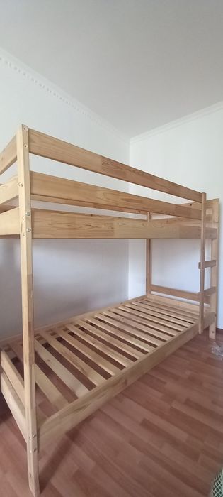 Кровать 2х ярусная, деревянная в отличном состоянии.