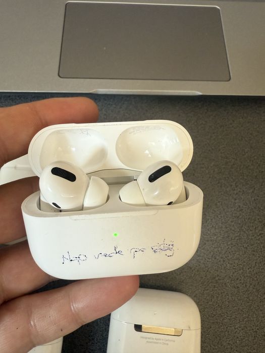 Airpods pro case si airpods 1