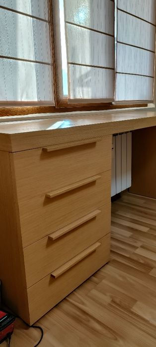 Масивно бюро от естествено дърво