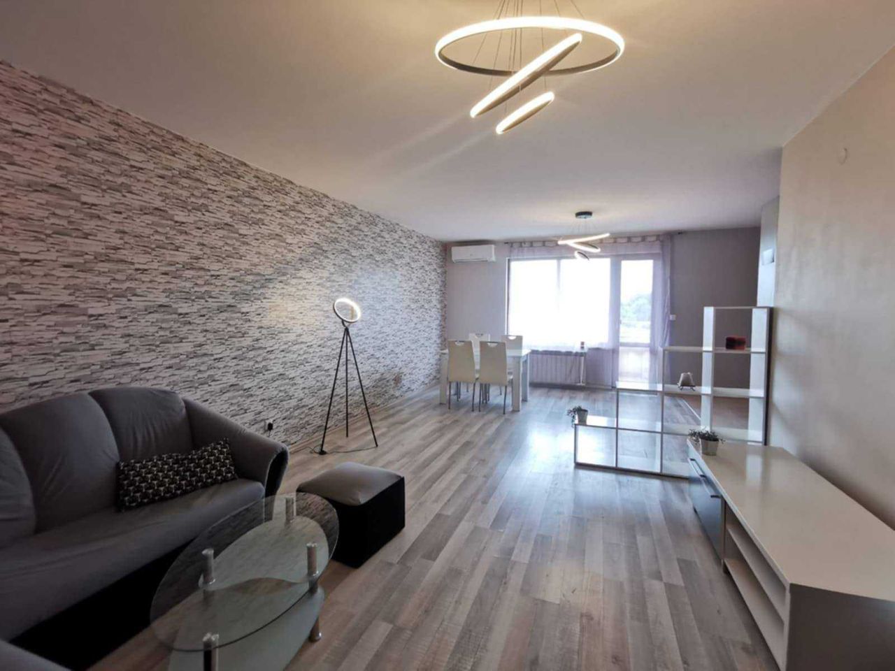 Дава се под наем Тристаен апартамент в София, Надежда 4 - 130 кв.м за 775 € - Снимка #3