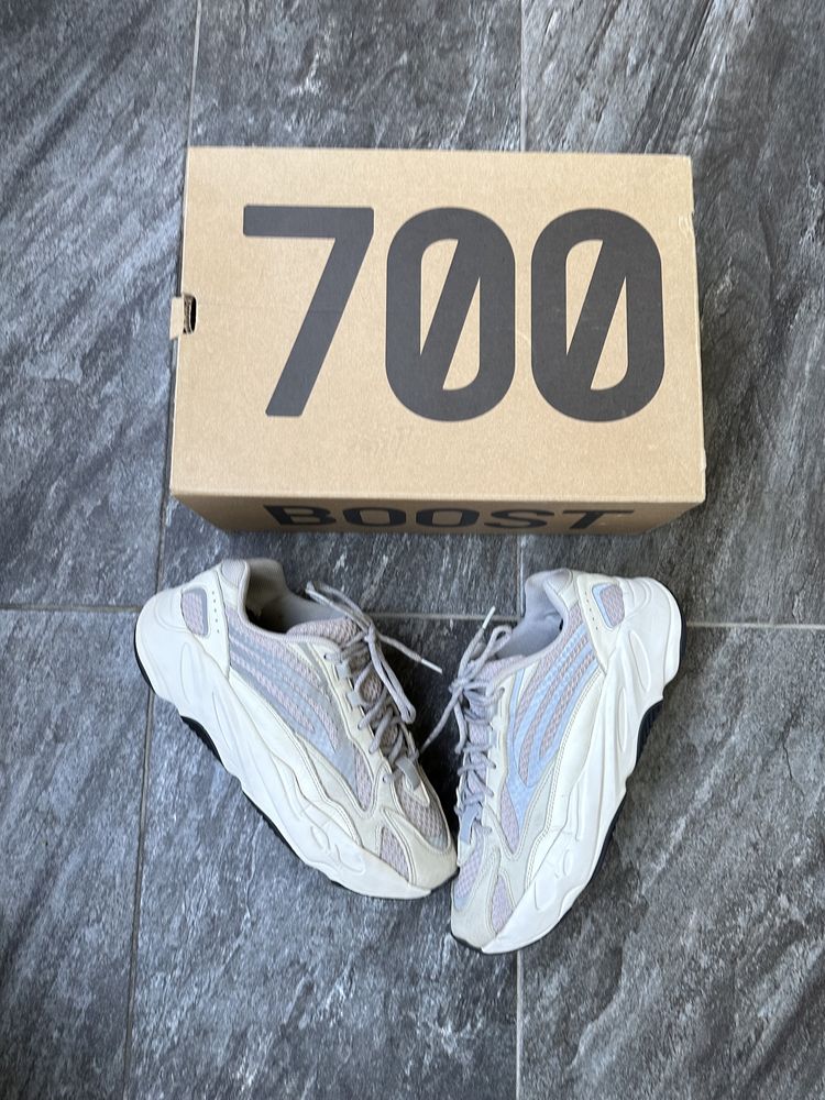 Yeezy 700 static (nu gap the north face gucci balenciaga Nike Jordan)