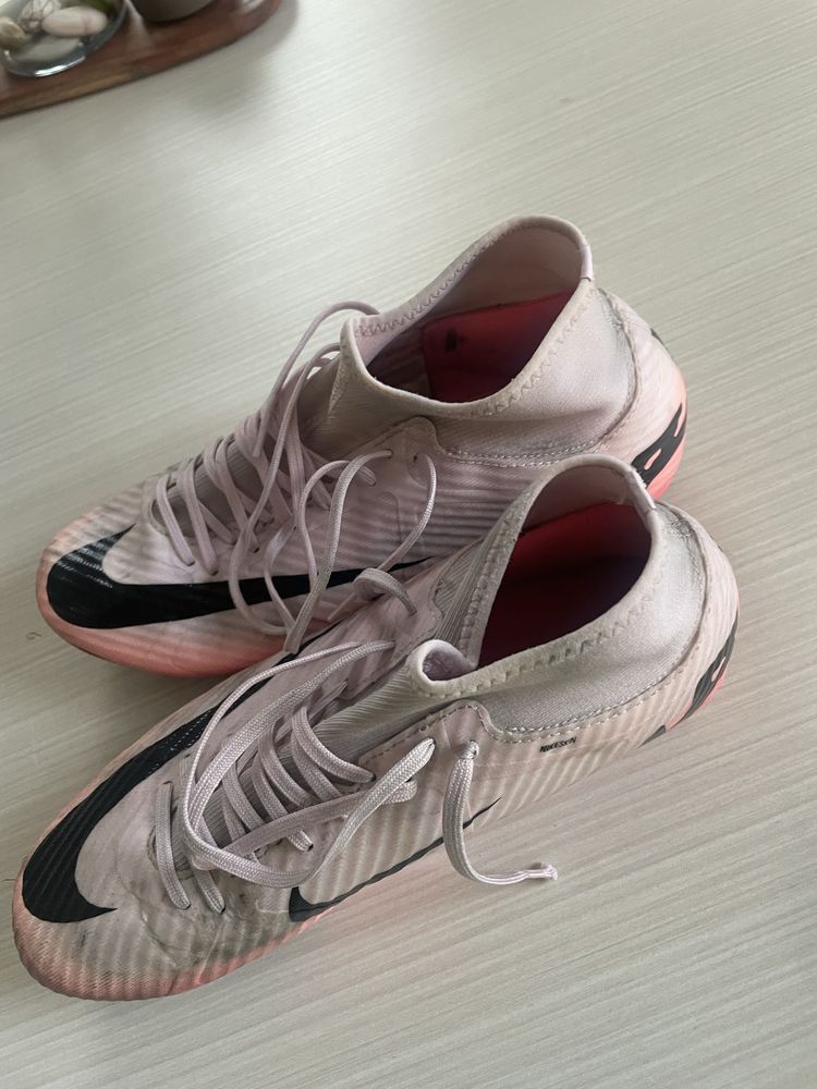 Футболни бутонки NIKE