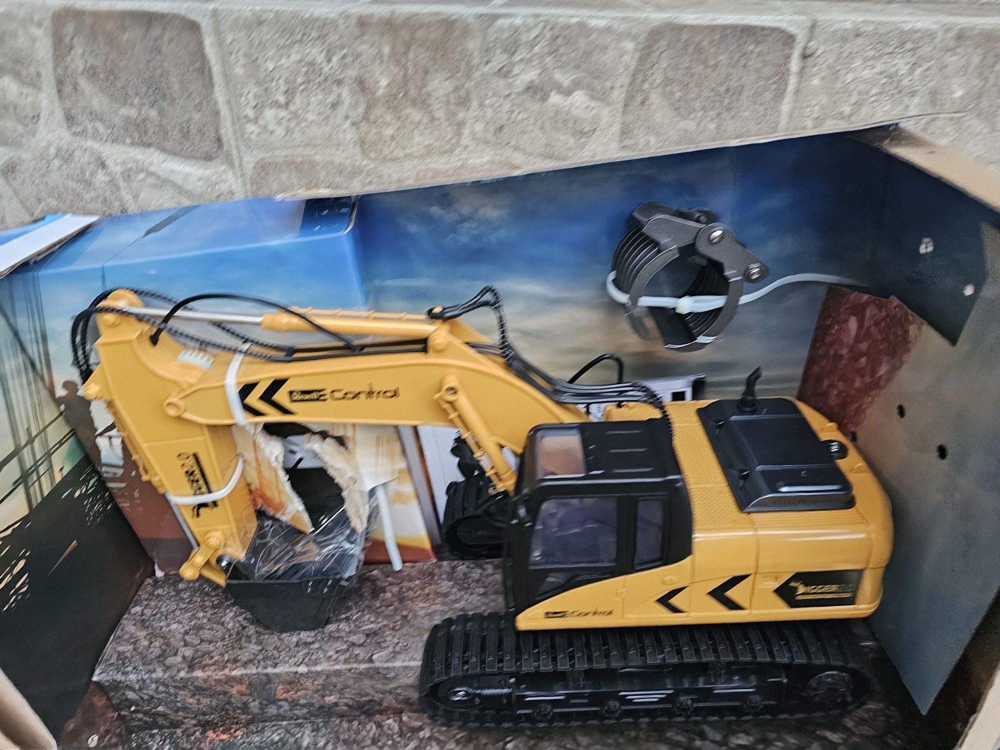 Vand Excavator Digger Pe  Senile Cu Telecomanda