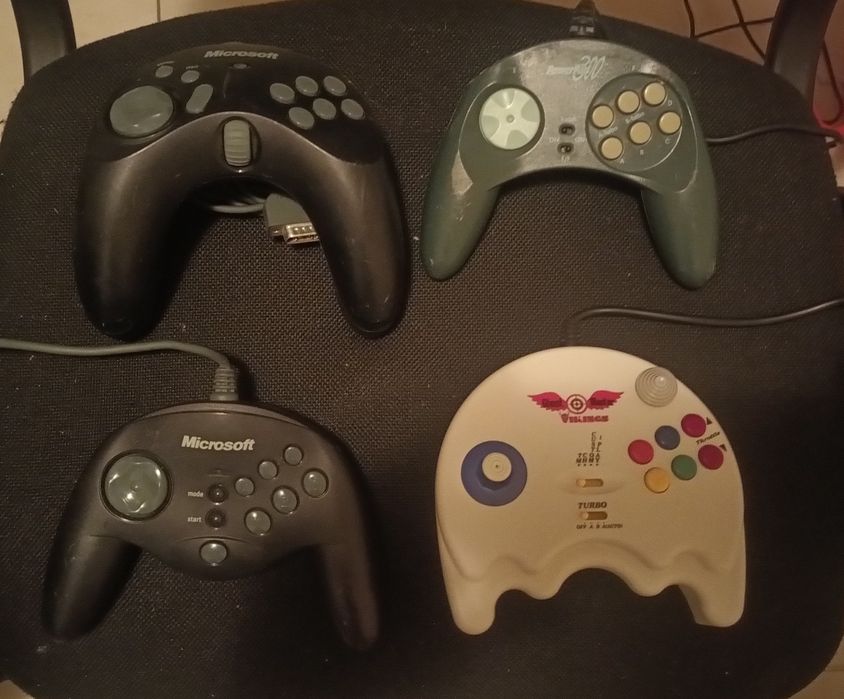 Ретро контролери