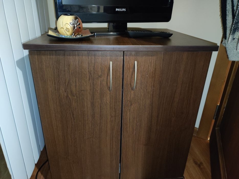 Комплект спалня със тв шкаф гардероб и нощно шкафче