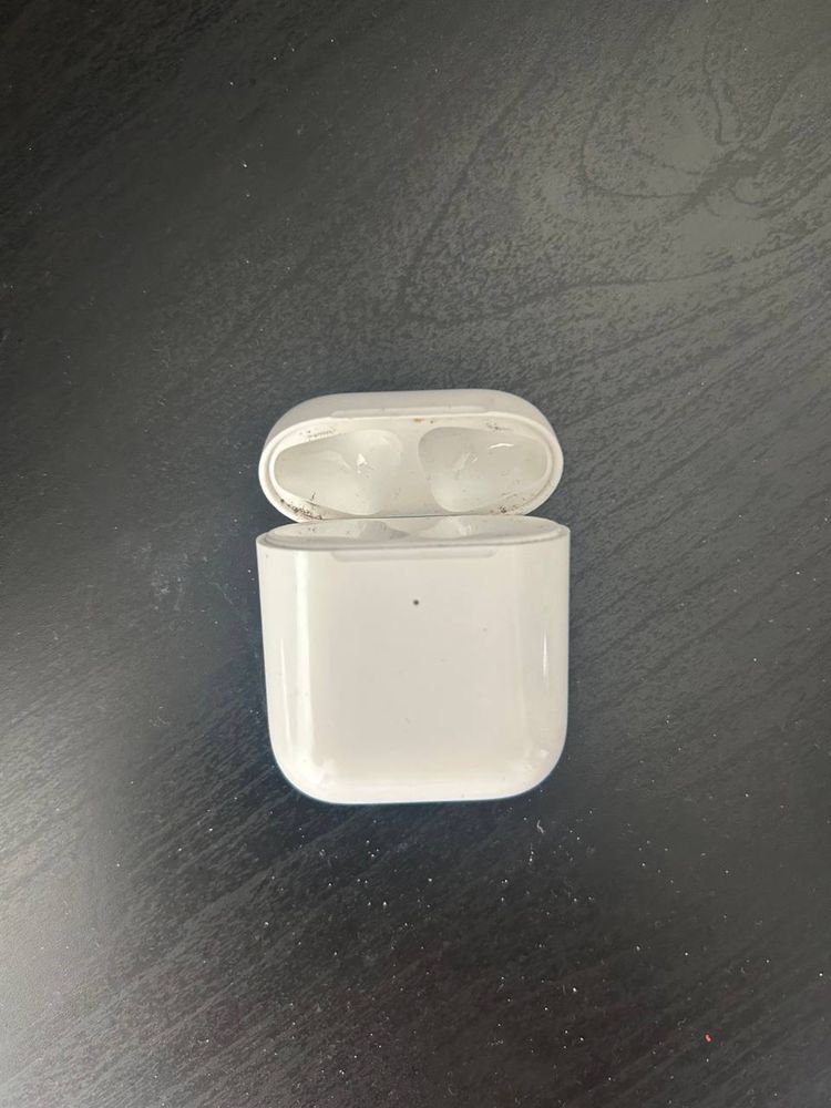 Продам Кейс от airpods 2