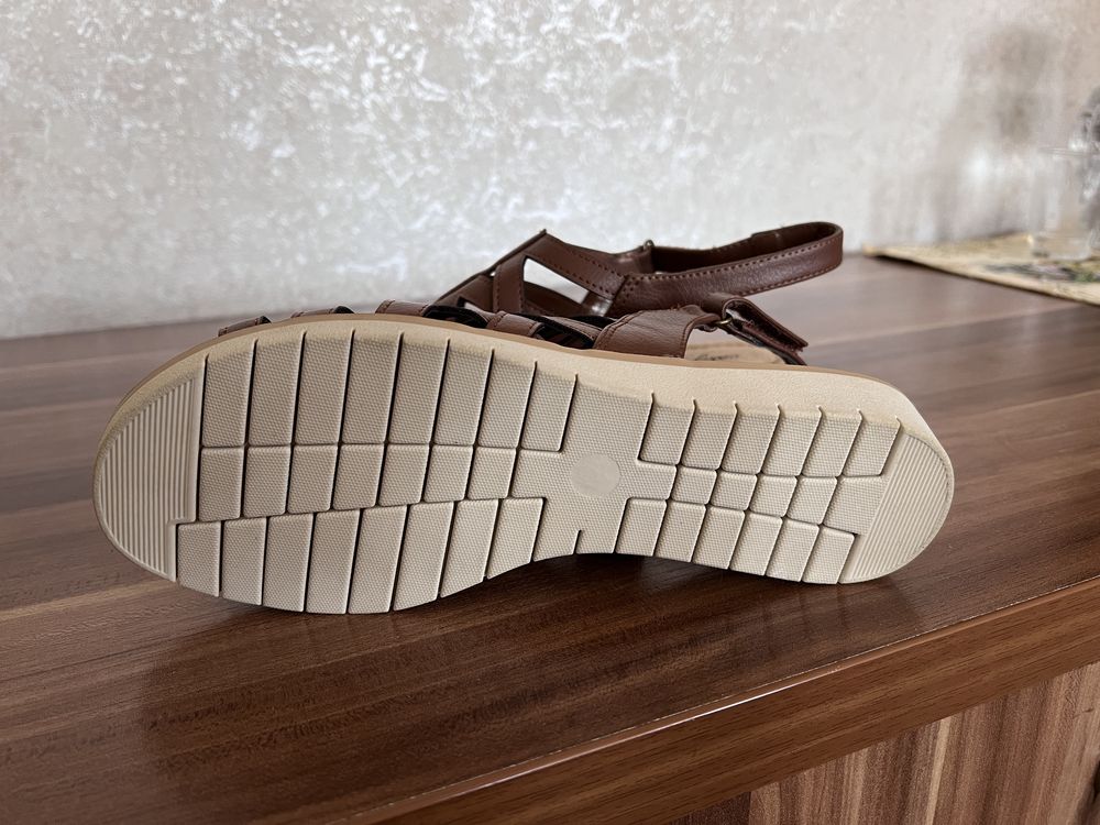 Новые сандалии обувь 39 40 размер подойдут Алматы