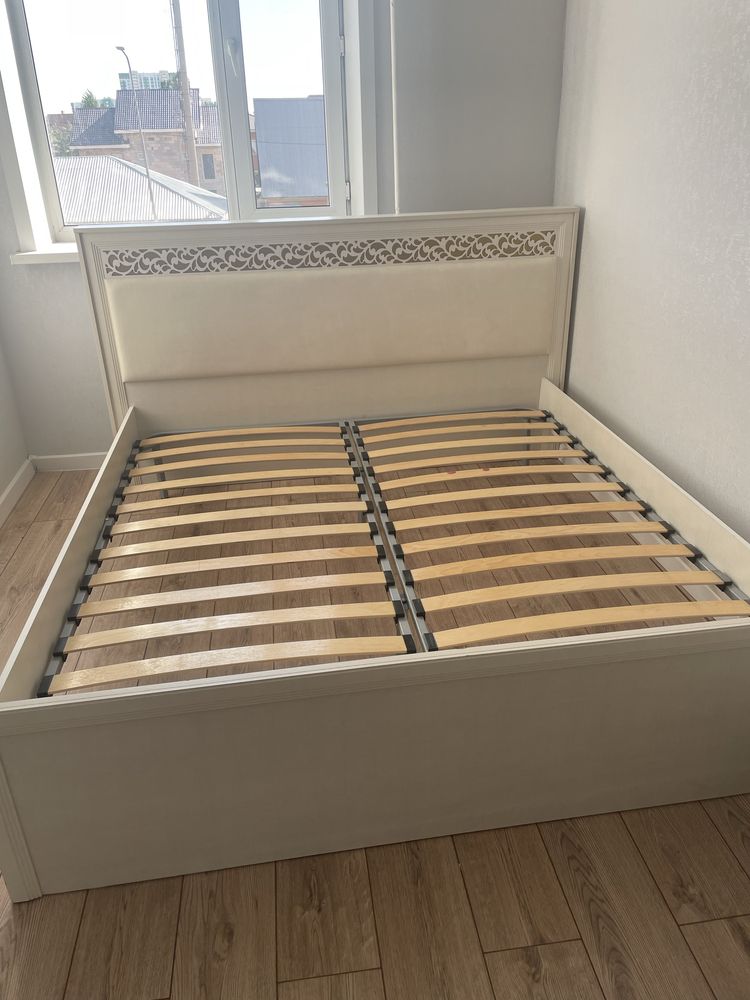 Продается спальный кровать.