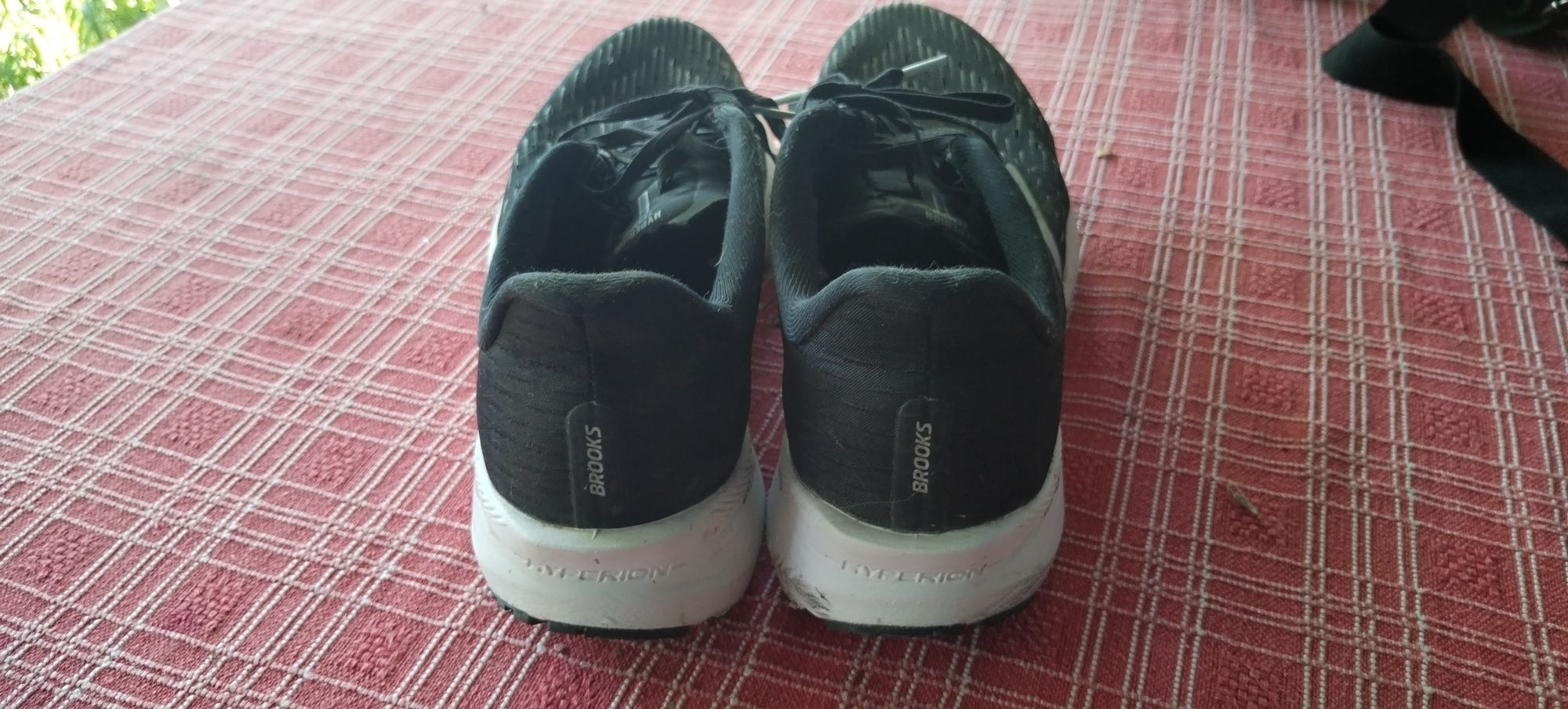 Маратонки brooks 44