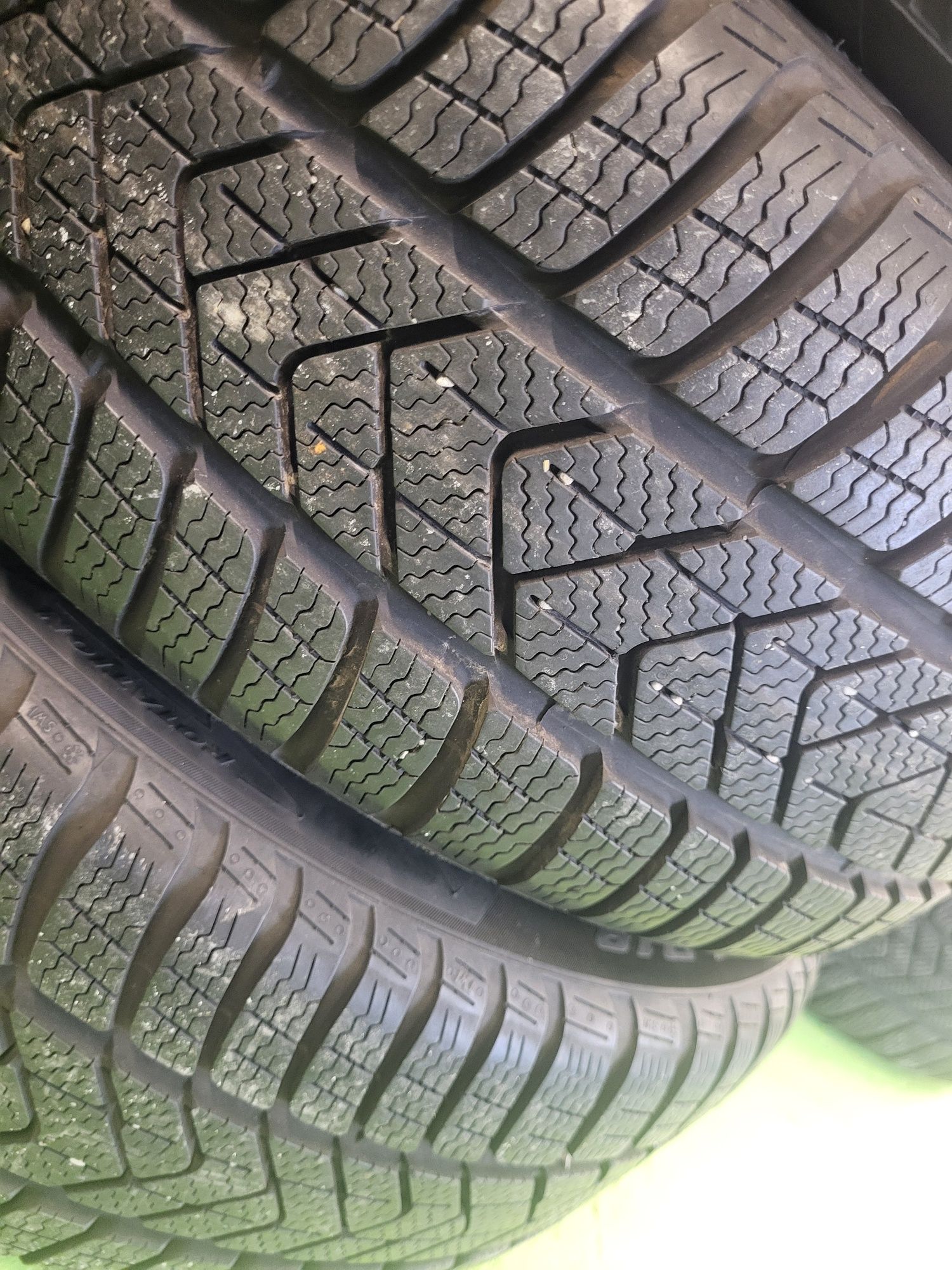 4 бр зимни  225/45/18 Pirelli