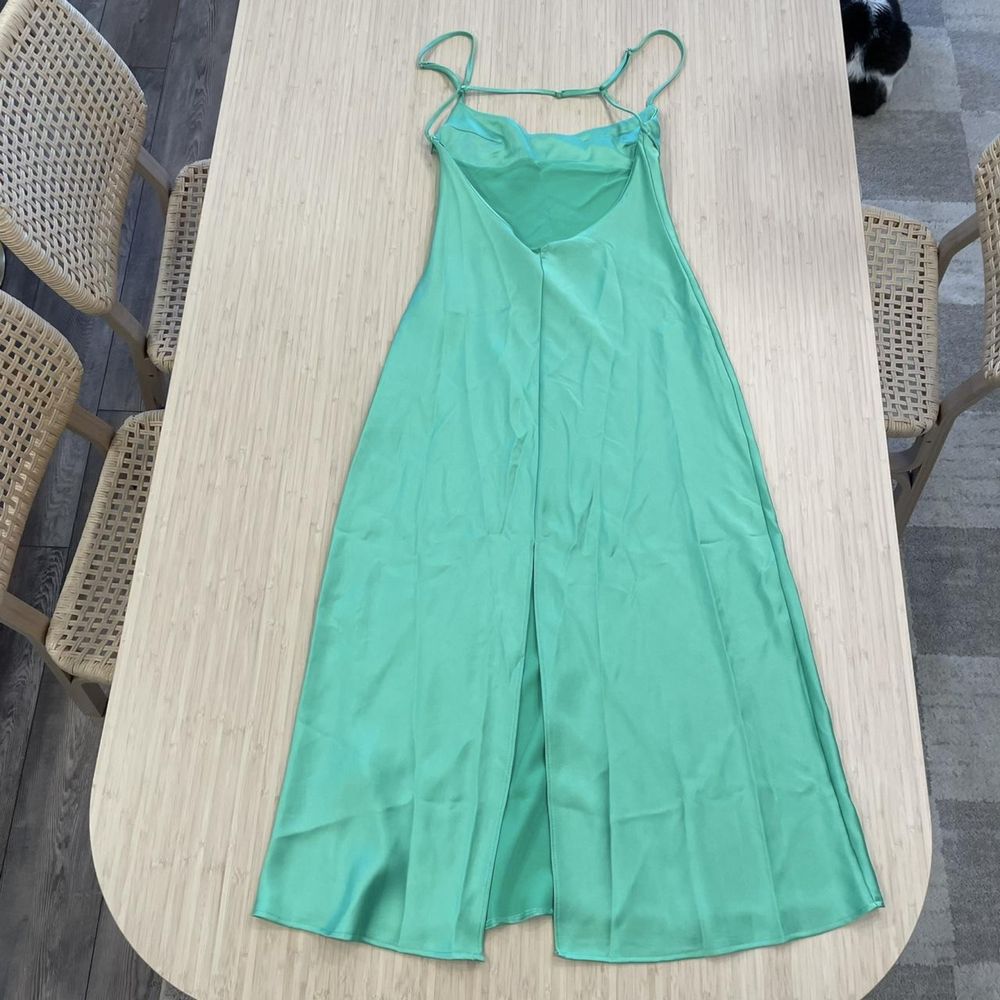 Rochie verde midi /lunga deasupra gleznelor spatele gol Zara Mărimea S