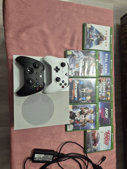 Продавам Xbox One S 500 GB