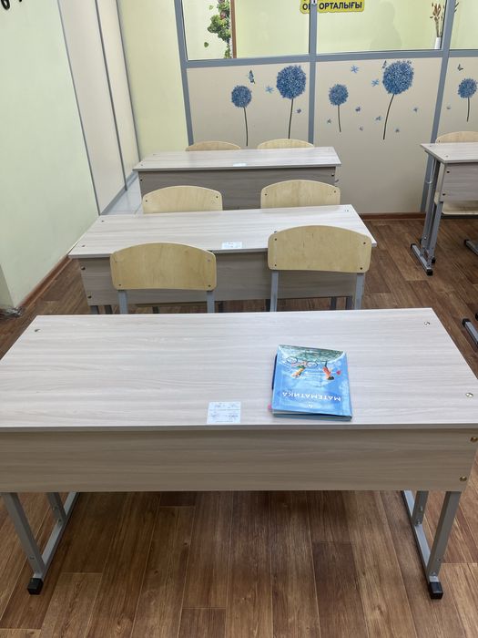 Продам парты комплект  6 шт