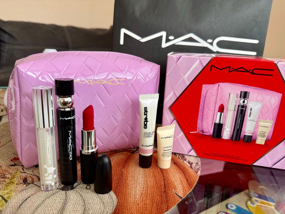 MAC Cosmetics - Holiday сет козметика и несесер