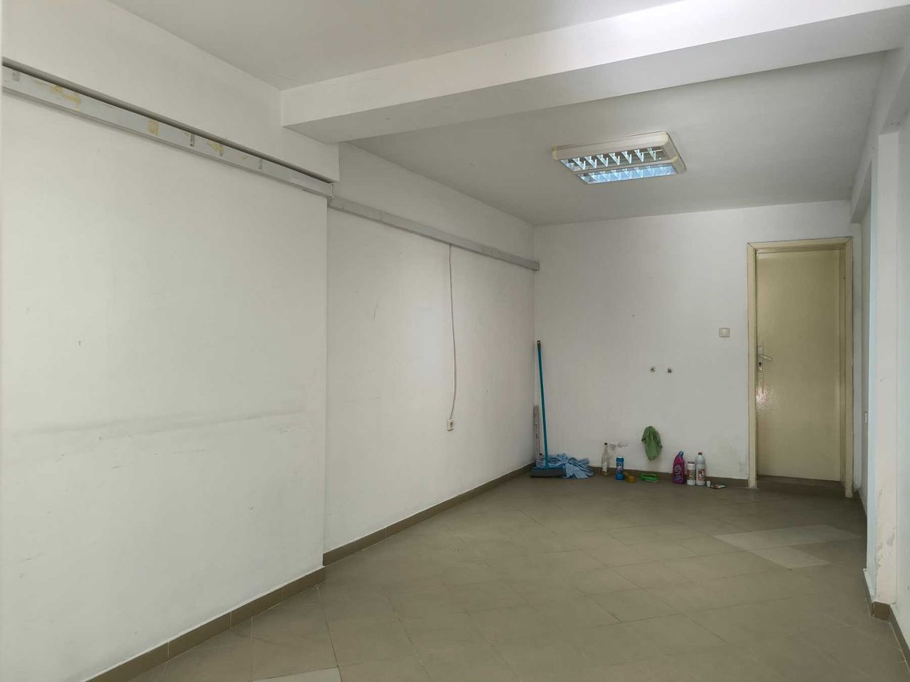 Дава се под наем Гараж / Паркомясто в Пловдив, Център - 50 кв.м за 250 € - Снимка #2