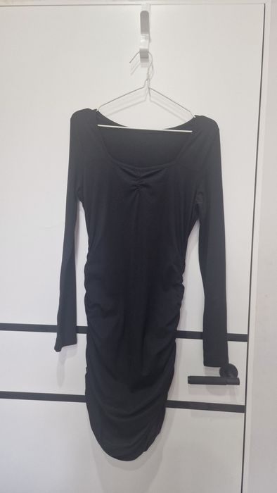 Продам черное платье в обтяжку