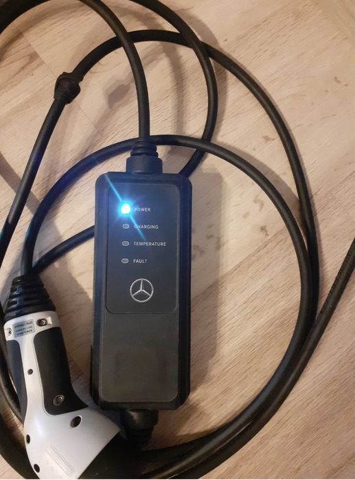 Vând incarcator auto Mercedes