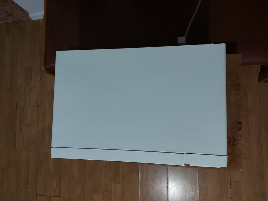 Cuptor cu microunde gidaj și farfuria sunt Lipsă