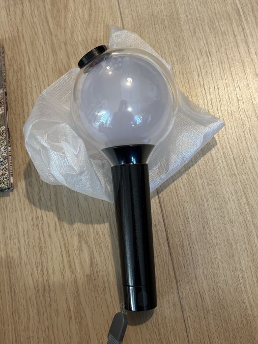 Albume kpop (BTS, TXT, MonstaX, Enhypen, NCT, etc.) și Lightstick BTS
