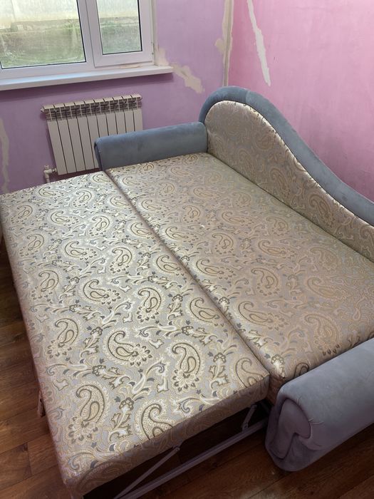 Продается удобный диван в отличном состояний
