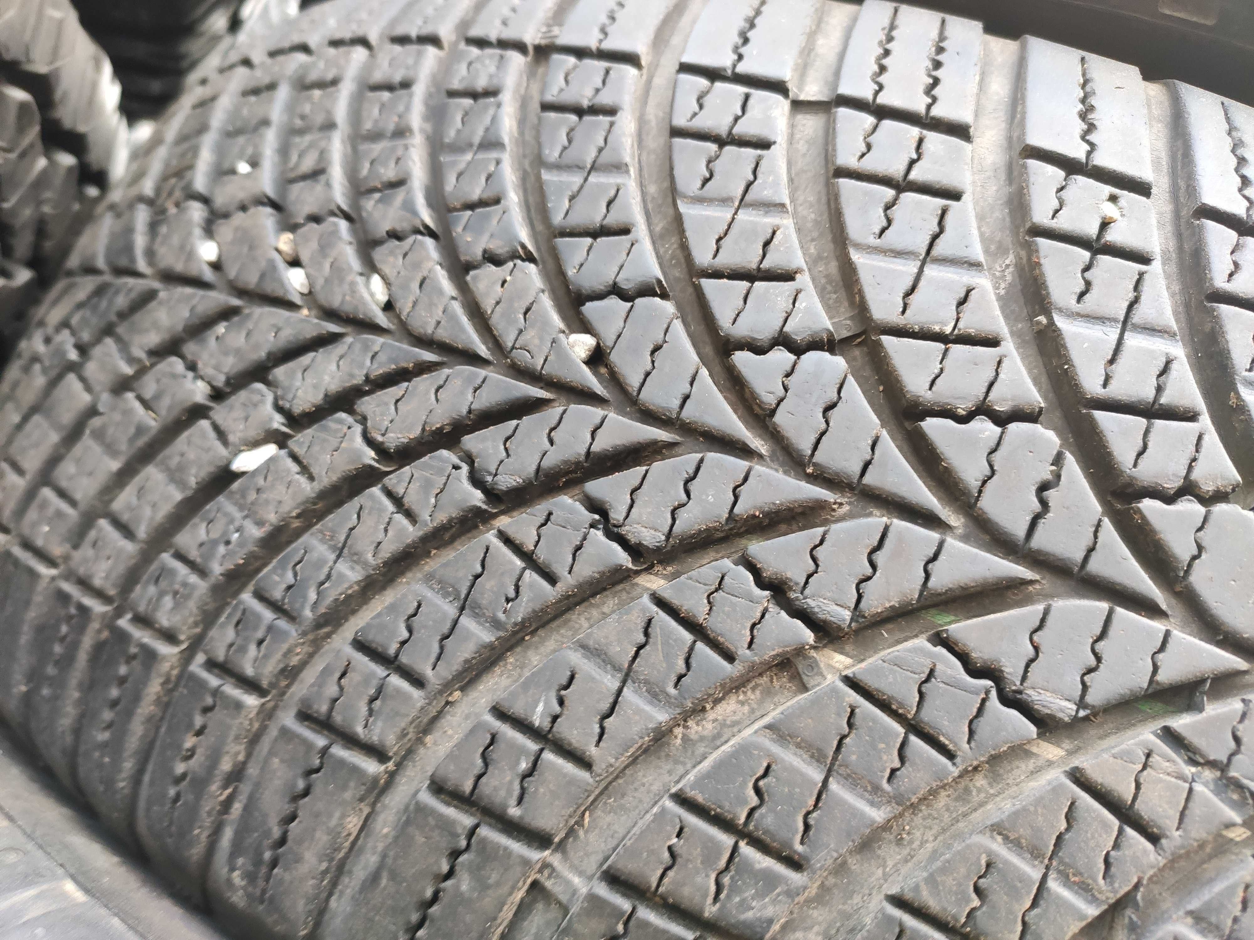 2бр Всесезонни гуми 225 55 18 - Goodyear - DOT 2022