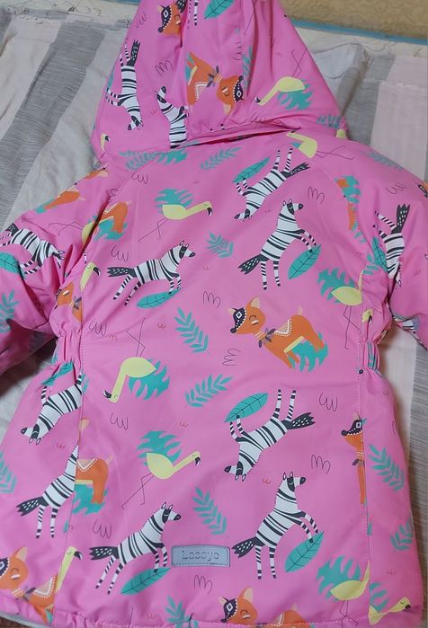 Продам зимную куртку для девочки