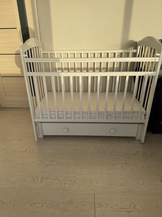 Срочно продам детскую кровать. Новая. С матрацем.