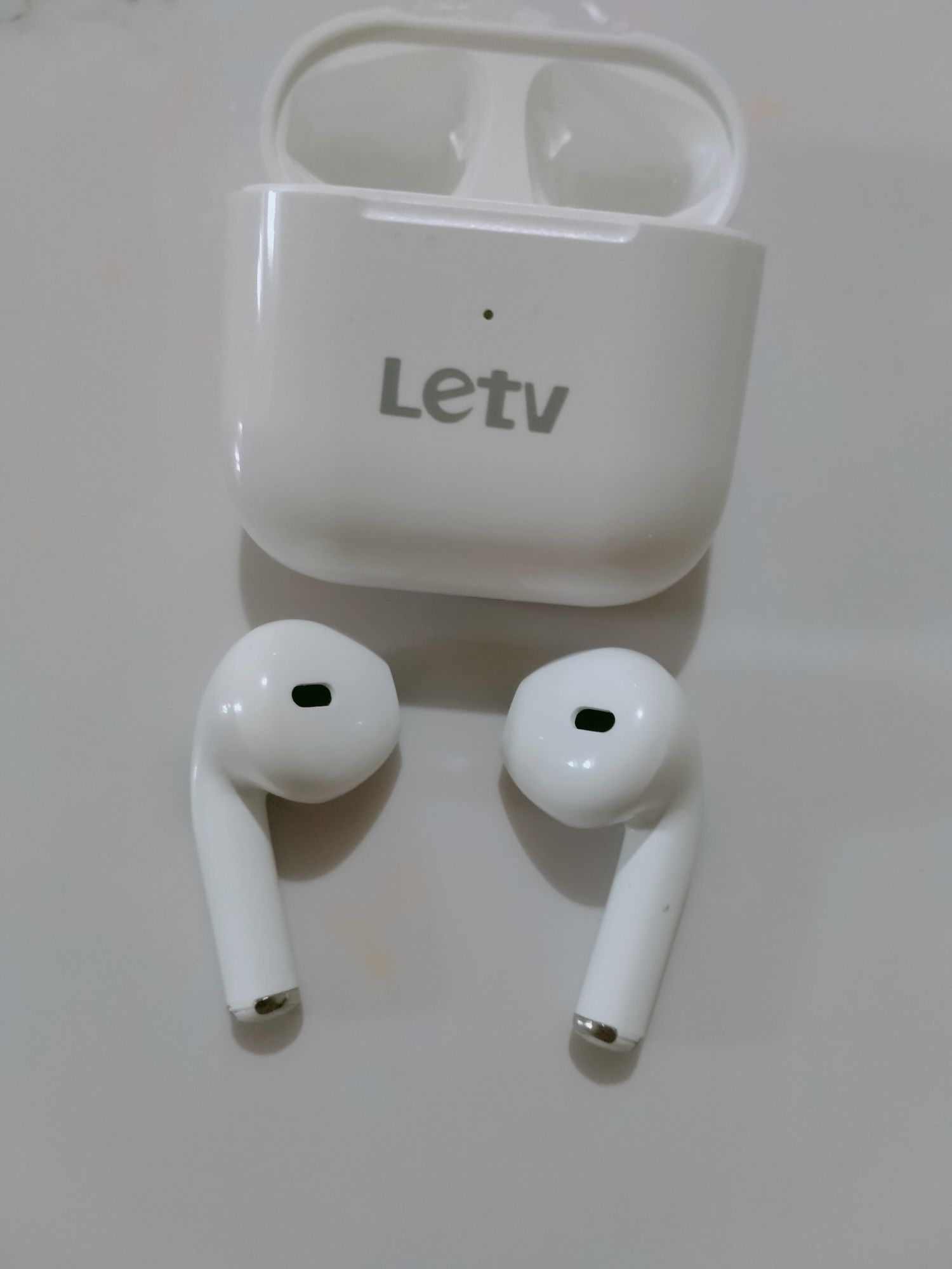 AirPods 3.               .