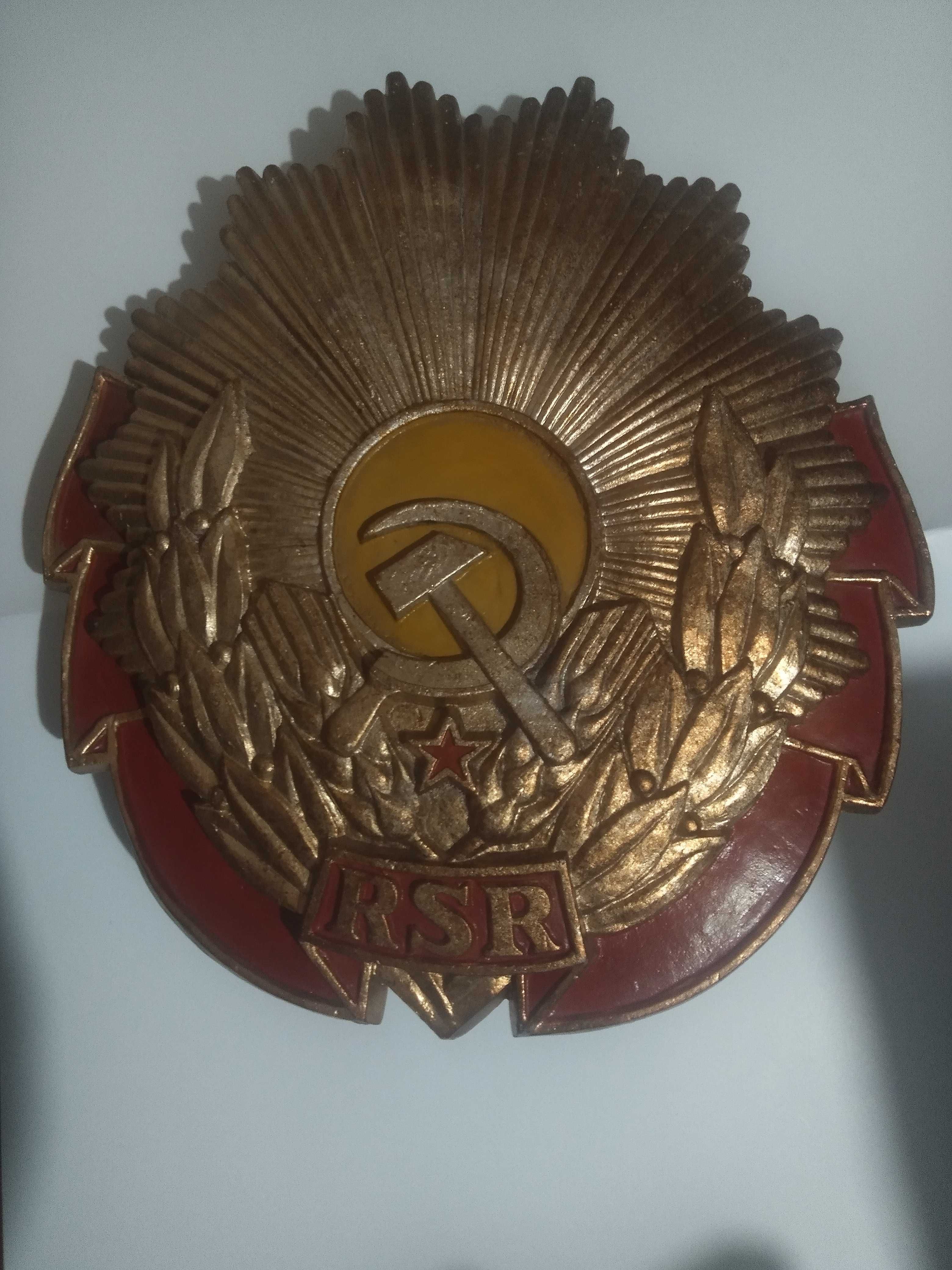 Stema României RSR, 60*50 cm. Este din aluminiu.