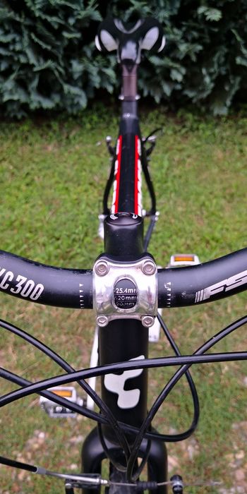 Cube, traking, cadru aluminiu furca carbon.