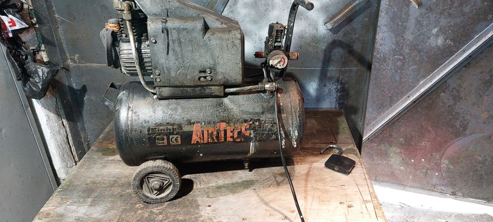 Compresor 24 l functionare foarte buna