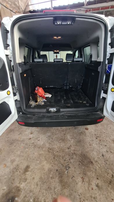 Vând Ford Transit Connect  euro 6, fabricat în 2015, 5 locuri